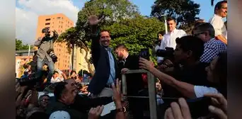 Guaidó lidera "Operación Libertad" y señala que intervención militar es "prematura" según aliados Guaidó lidera "Operación Libertad" y señala que intervención militar es "prematura" según aliados