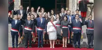 Dina Boluarte busca calmar al país con un gabinete de técnicos