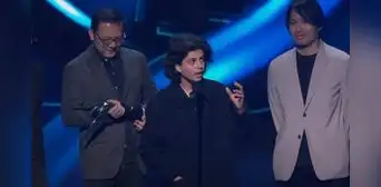 The Game Awards 2022: sujeto invade escenario, intenta nominar a Bill Clinton y es arrestado