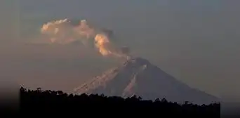 Alerta en Ecuador: volcán Cotopaxi emana columna de vapor, gas y ceniza de 1.500 metros