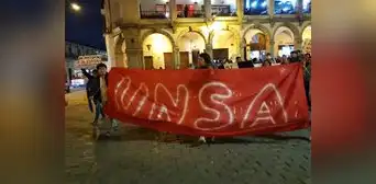 Estudiantes de la UNSA de Arequipa se manifiestan contra detenciones en San Marcos Estudiantes de la UNSA de Arequipa se manifiestan contra detenciones en San Marcos
