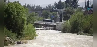 Efectivos de la PNP rescatan cadáver de aguas del río Chili en Arequipa Efectivos de la PNP rescatan cadáver de aguas del río Chili en Arequipa