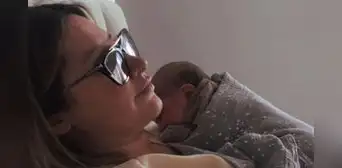 Ashley Tisdale comparte las primeras fotos de su hija recién nacida