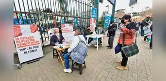 Carrera de firmas a favor y en contra de la asamblea constituyente