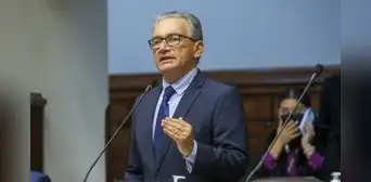 Aguinaga advierte que "también se podría" vacar a Dina Boluarte si no prospera adelanto de elecciones Aguinaga advierte que "también se podría" vacar a Dina Boluarte si no prospera adelanto de elecciones