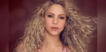 ¿Cuánto mide Shakira realmente y por qué en fotos se ve más alta?