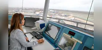 ¿Cuál es el sueldo de un controlador aéreo en Perú y qué debes estudiar para ejercer esta profesión?