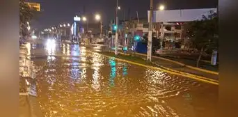 SJL: vecinos reportan un nuevo aniego SJL: vecinos reportan un nuevo aniego