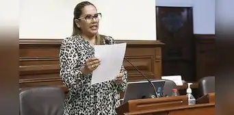 Digna Calle renuncia a la segunda vicepresidencia del Congreso por bloqueo del adelanto de elecciones Digna Calle renuncia a la segunda vicepresidencia del Congreso por bloqueo del adelanto de elecciones