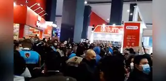 Miembros de La Resistencia insultaron memoria de estudiantes de La Cantuta en la FIL 2022 Miembros de La Resistencia insultaron memoria de estudiantes de La Cantuta en la FIL 2022