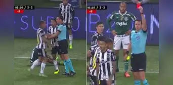 Eduardo Vargas encaró a Wilmar Roldán por una falta y el árbitro colombiano lo empujó