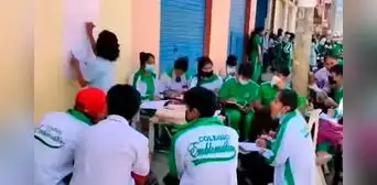 ¡Toman clases en el piso! Cerca de 1.400 menores estudian en la calle por falta de infraestructura