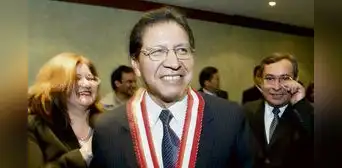 Pablo Sánchez declinará como fiscal de la Nación interino y en su lugar asumirá Juan Carlos Villena Pablo Sánchez declinará como fiscal de la Nación interino y en su lugar asumirá Juan Carlos Villena