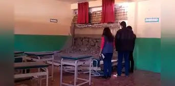 Colegio inicia año escolar con aulas inhabilitadas en Arequipa