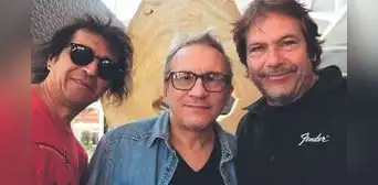 “Nena, no te peines en la cama”: ¿qué superstición esconde la famosa frase de los Enanitos Verdes?