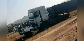 Accidente mortal: mueren 19 niños que viajaban en micro escolar tras chocarse contra camión