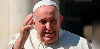 Operan con éxito al papa Francisco por riesgo de obstrucción intestinal