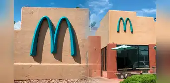 ¿Dónde está el único restaurante de McDonald’s en el mundo con el logo azul?