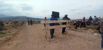 Cusco: sindicato de construcción civil tomó por algunas horas terreno del aeropuerto Chinchero Cusco: sindicato de construcción civil tomó por algunas horas terreno del aeropuerto Chinchero