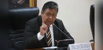 Congresista Jorge Flores Ancachi intentó salir del país, pero fue impedido por orden judicial