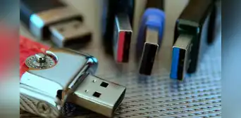 ¿Qué significan los colores que ves en los cables y puertos USB, y para qué sirven?