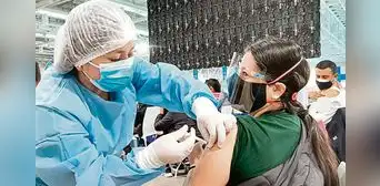¡Desde hoy! Personas de 18 a 59 años pueden recibir vacuna bivalente contra la COVID-19