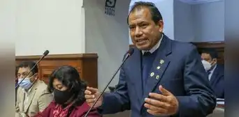 Edgar Tello: denuncian que congresista recorta sueldo y exigió un proyector a su trabajadora gestante Edgar Tello: denuncian que congresista recorta sueldo y exigió un proyector a su trabajadora gestante