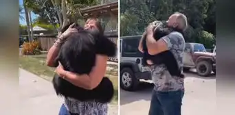 Chimpancé se reencuentra con las personas que lo cuidaron de bebé y tiene tierna reacción Chimpancé se reencuentra con las personas que lo cuidaron de bebé y tiene tierna reacción