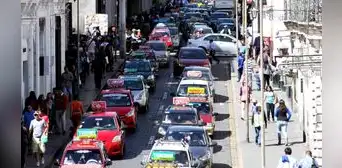 Ante desabastecimiento de GLP en Arequipa, taxistas anuncian marcha rodante contra Dina Boluarte Ante desabastecimiento de GLP en Arequipa, taxistas anuncian marcha rodante contra Dina Boluarte