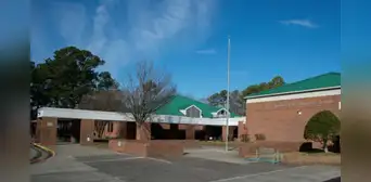 Maestra que recibió disparo de niño de 6 años demanda a escuela por inacción Maestra que recibió disparo de niño de 6 años demanda a escuela por inacción