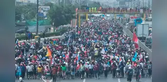 Panamericana Norte: más de 1.000 manifestantes marchan desde Puente Piedra hacia el Centro de Lima Panamericana Norte: más de 1.000 manifestantes marchan desde Puente Piedra hacia el Centro de Lima