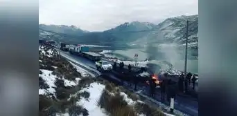 Carretera Central ha sido bloqueada por grupo de manifestantes que protestan contra Dina Boluarte Carretera Central ha sido bloqueada por grupo de manifestantes que protestan contra Dina Boluarte