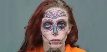 Mujer con el rostro lleno de tatuajes se sometió 3 años a eliminación con láser y así luce ahora Mujer con el rostro lleno de tatuajes se sometió 3 años a eliminación con láser y así luce ahora
