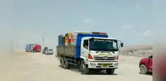 Transportistas cruzan desierto de Ica tras bloqueos en la Panamericana Sur: "No hay alternativa"