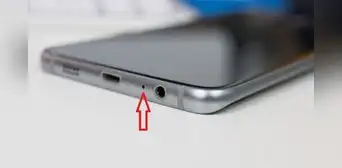 ¿Qué pasa si introduces una aguja en el orificio que está en la parte baja de tu teléfono? ¿Qué pasa si introduces una aguja en el orificio que está en la parte baja de tu teléfono?