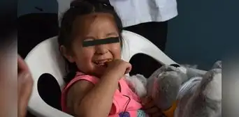 Dos niñas escuchan por primera vez los sonidos del mundo: al principio lloran, luego se ve la felicidad Dos niñas escuchan por primera vez los sonidos del mundo: al principio lloran, luego se ve la felicidad