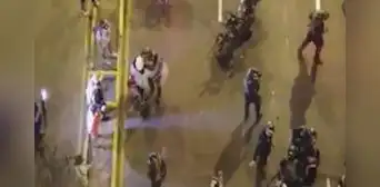 Paro nacional: policía y manifestante se abrazan en medio de la protesta en la av. Abancay