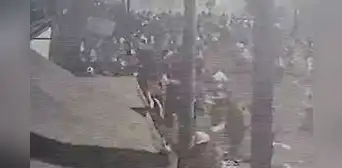 Este es el momento en que la PNP ataca a Víctor Raúl Santisteban, quien murió en manifestaciones Este es el momento en que la PNP ataca a Víctor Raúl Santisteban, quien murió en manifestaciones