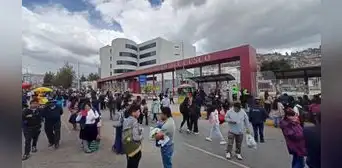 UNSAAC realizó examen de admisión en medio de protestas y bloqueo de vías UNSAAC realizó examen de admisión en medio de protestas y bloqueo de vías