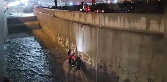 Dos personas quedaron atrapadas en una torrentera en Arequipa en medio de intensa lluvia Dos personas quedaron atrapadas en una torrentera en Arequipa en medio de intensa lluvia