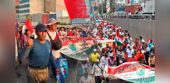 Marcha en Lima: se registraron enfrentamientos entre la PNP y manifestantes en la av. Abancay Marcha en Lima: se registraron enfrentamientos entre la PNP y manifestantes en la av. Abancay