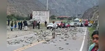 Ronderos bloquean vía que comunica Cajamarca con la costa Ronderos bloquean vía que comunica Cajamarca con la costa