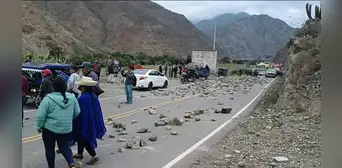 Ronderos bloquean carretera, toman puentes y aíslan Cajamarca, Lambayeque y zonas del nororiente Ronderos bloquean carretera, toman puentes y aíslan Cajamarca, Lambayeque y zonas del nororiente