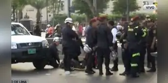 Cercado de Lima: vehículo policial atropella a transeúnte en la av. Abancay