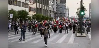 Siguen marchas contra Dina Boluarte, pero con menos enfrentamientos Siguen marchas contra Dina Boluarte, pero con menos enfrentamientos