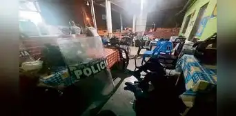 Policías que resguardan carretera de Chao no tienen dónde comer ni dormir Policías que resguardan carretera de Chao no tienen dónde comer ni dormir