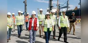 Dina Boluarte se aferra pese a que la crisis no cesa Dina Boluarte se aferra pese a que la crisis no cesa