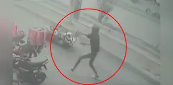 Delincuente balea a policía y le roba su motocicleta en persecución por la Municipalidad de Los Olivos Delincuente balea a policía y le roba su motocicleta en persecución por la Municipalidad de Los Olivos