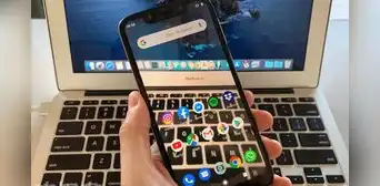 ¿Por qué no debes utilizar el truco que hace transparente la pantalla de tu teléfono?