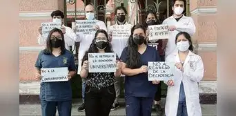 Cancelan licenciamiento de carreras de Medicina por la contrarreforma del Congreso Cancelan licenciamiento de carreras de Medicina por la contrarreforma del Congreso